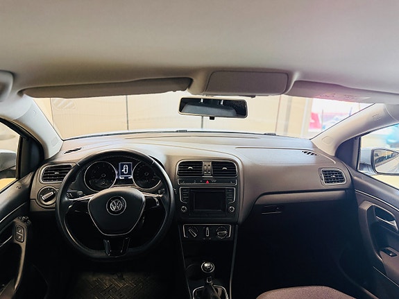 Volkswagen Polo 11 of 14