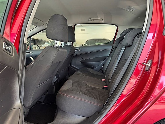 Peugeot 308 14 of 16