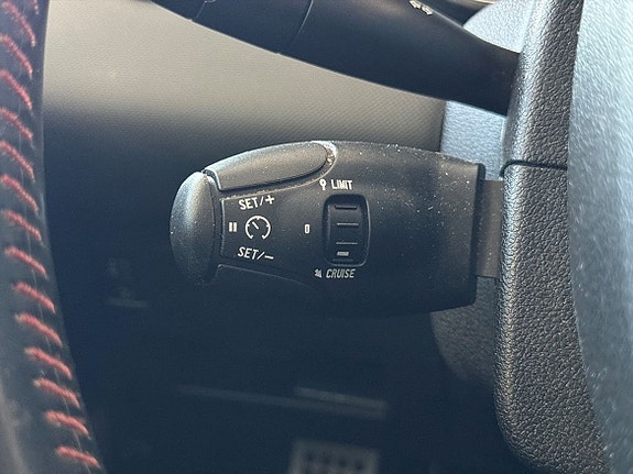 Peugeot 308 15 of 16