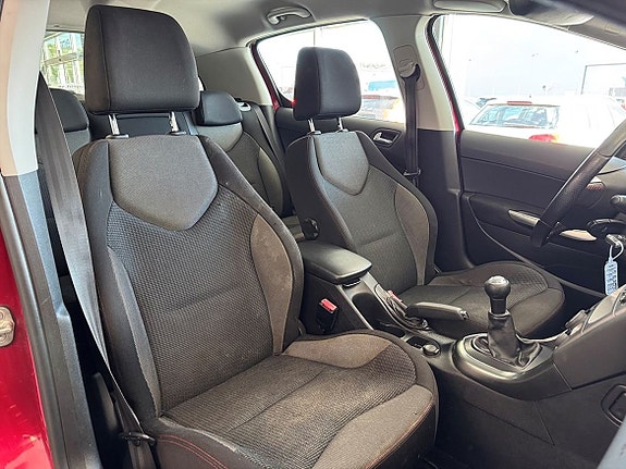 Peugeot 308 12 of 16