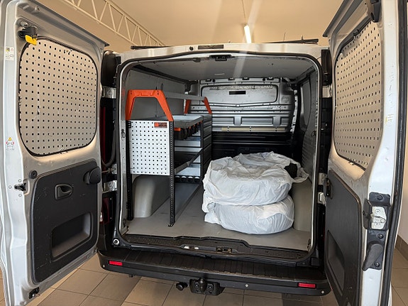 Opel Vivaro 11 of 12
