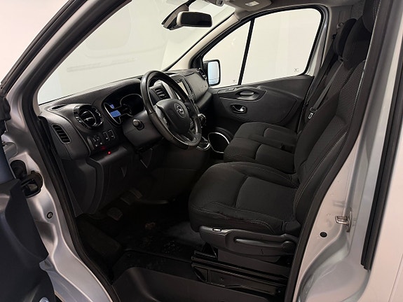 Opel Vivaro 7 of 12