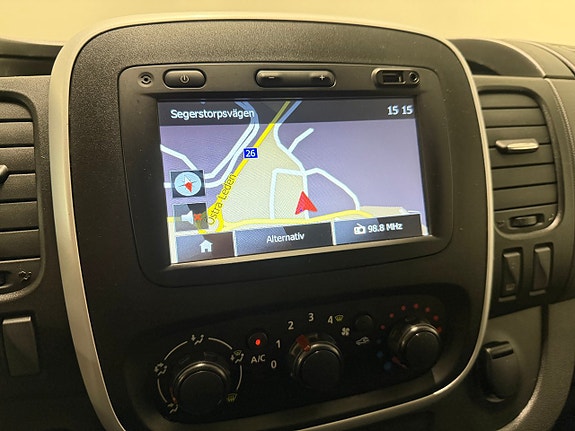 Opel Vivaro 9 of 12