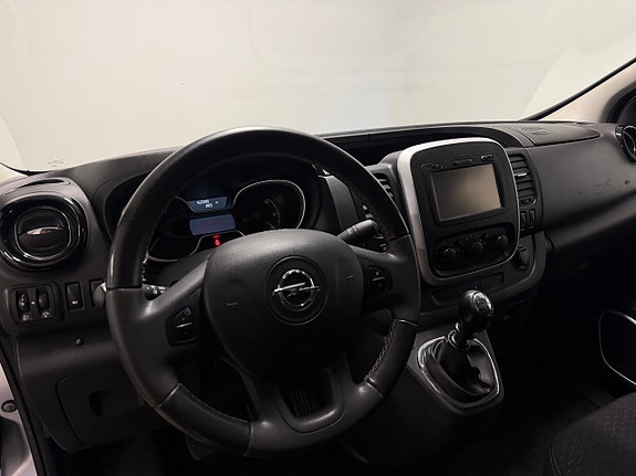 Opel Vivaro 8 of 12