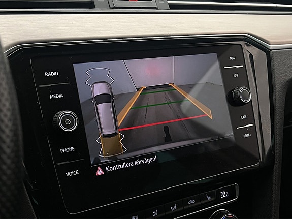 Volkswagen Passat Alltrack 24 of 30