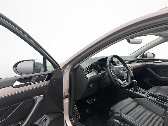Volkswagen Passat Alltrack 11 of 30