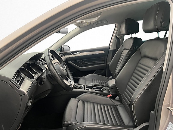 Volkswagen Passat Alltrack 12 of 30