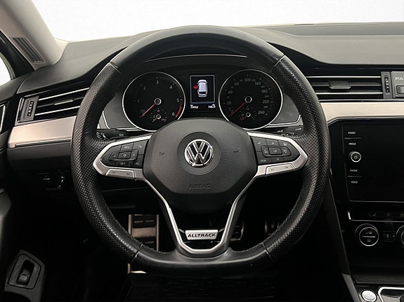 Volkswagen Passat Alltrack 14 of 30