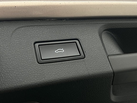 Volkswagen Passat Alltrack 28 of 30