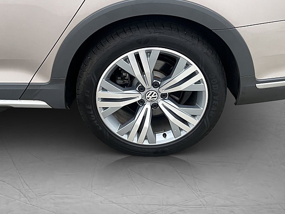 Volkswagen Passat Alltrack 30 of 30