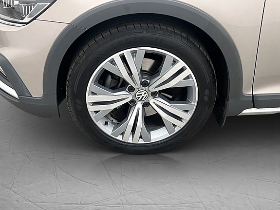 Volkswagen Passat Alltrack 29 of 30