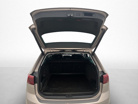 Volkswagen Passat Alltrack 27 of 30