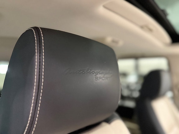 Land Rover Range Rover Sport 16 of 30