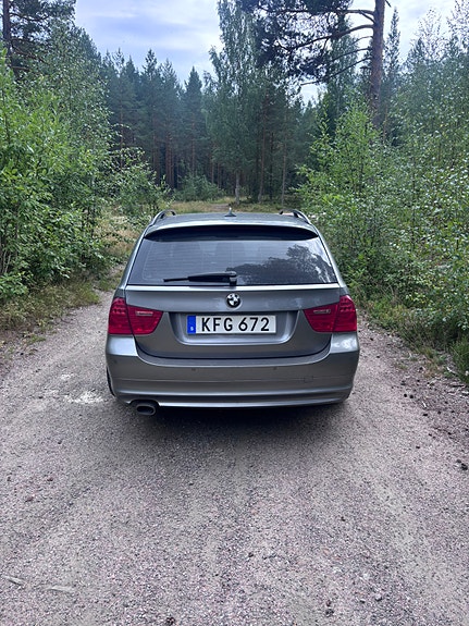 BMW 320d 4 of 6