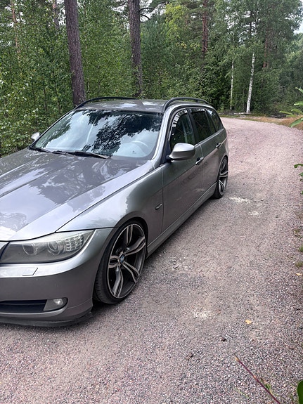 BMW 320d 2 of 6