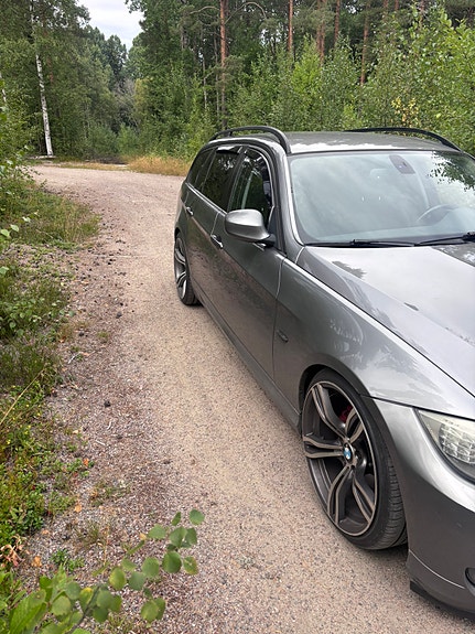 BMW 320d 3 of 6