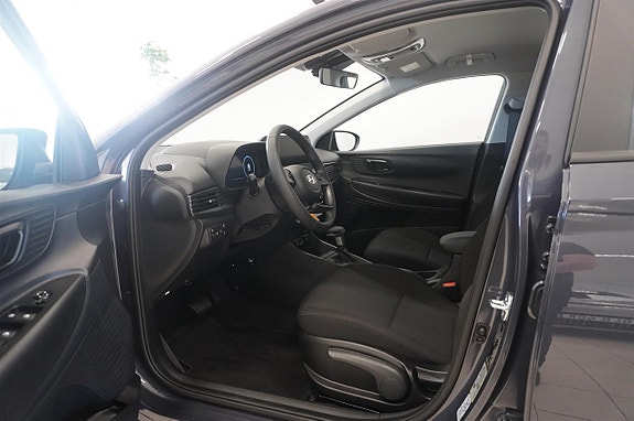 Hyundai i20 2 of 12
