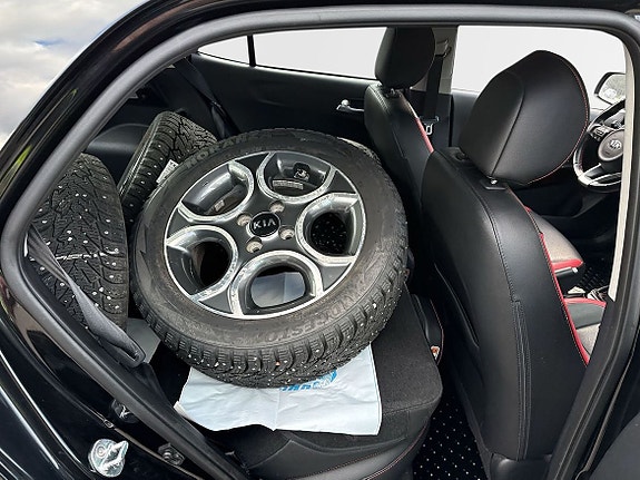 Kia Picanto 7 of 24