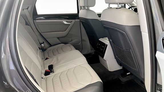 Volkswagen Touareg 5 of 12