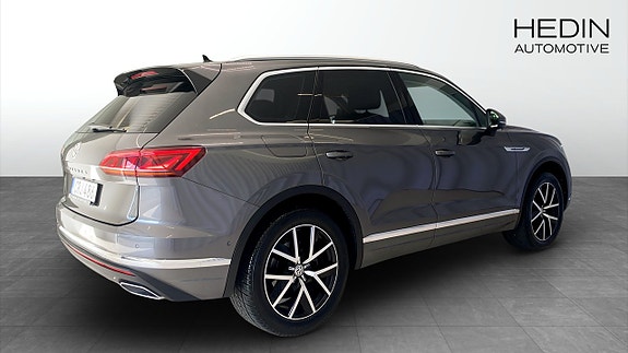Volkswagen Touareg 2 of 12