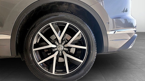 Volkswagen Touareg 9 of 12