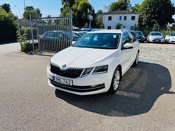 Skoda Octavia 2 of 19