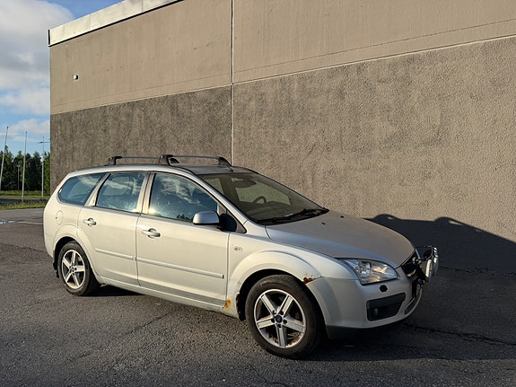 Ford Focus 2 of 8