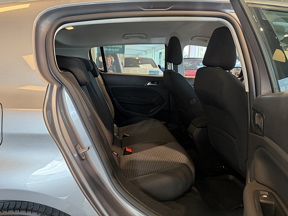 Peugeot 308 18 of 24