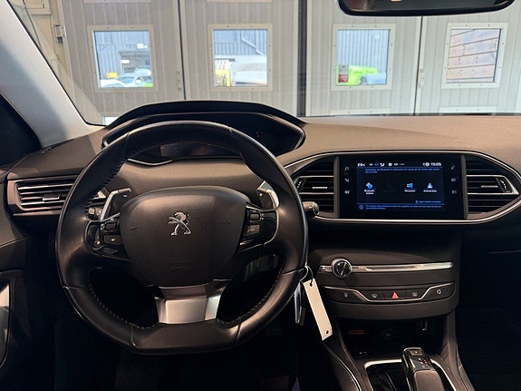 Peugeot 308 8 of 24