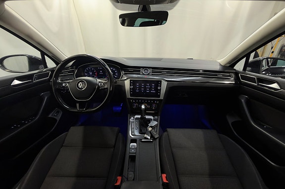 Volkswagen Passat 13 of 22
