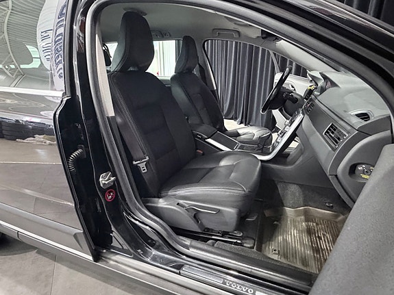 Volvo XC70 11 of 30