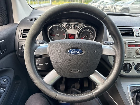 Ford Kuga 13 of 19