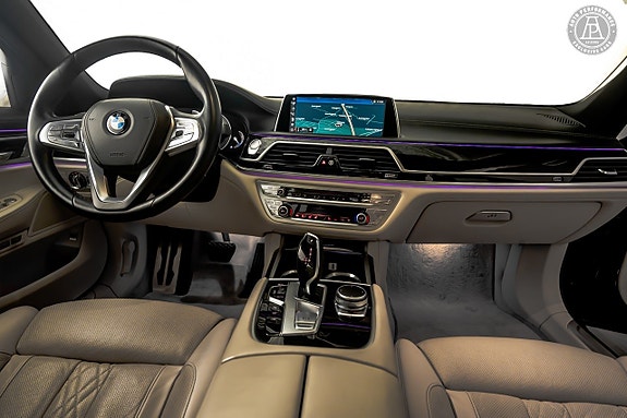 BMW 750i 6 of 14