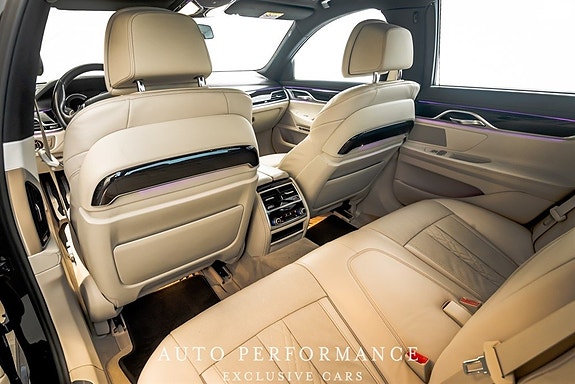 BMW 750i 14 of 14