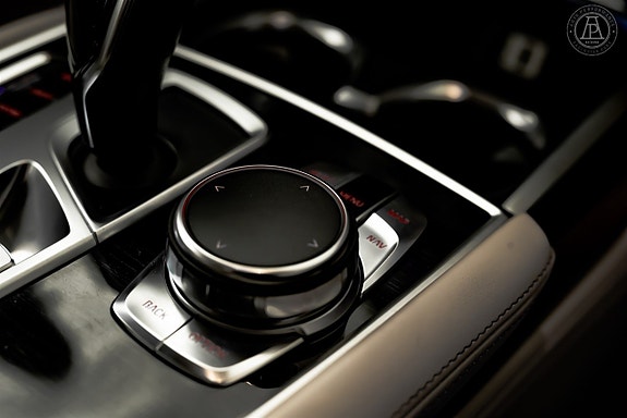 BMW 750i 12 of 14