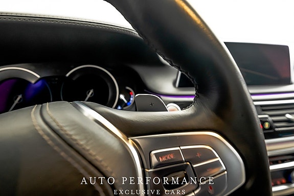 BMW 750i 13 of 14