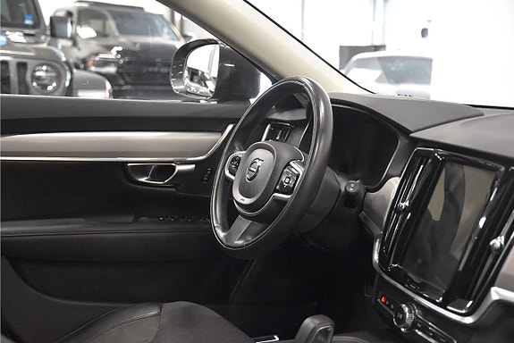 Volvo V90 Cross Country 8 of 26