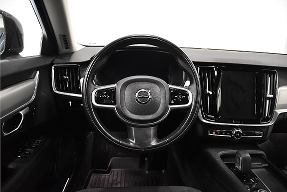 Volvo V90 Cross Country 2 of 26