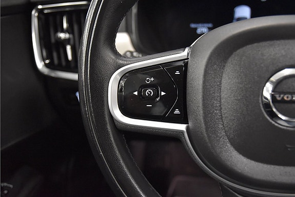 Volvo V90 Cross Country 10 of 26