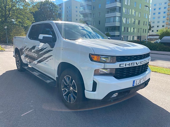 Chevrolet Silverado 1500 2 of 21