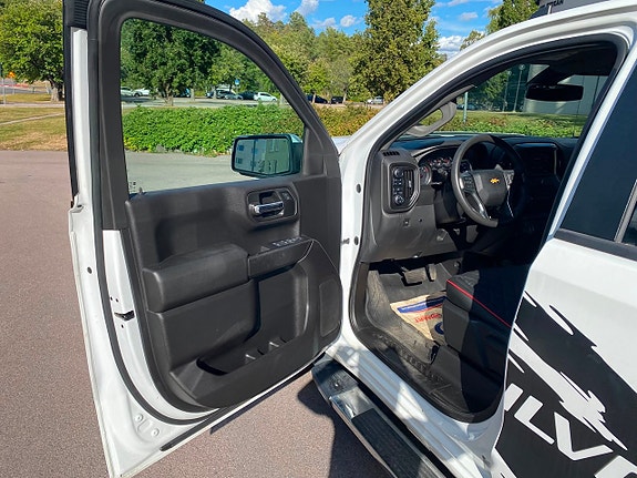 Chevrolet Silverado 1500 14 of 21
