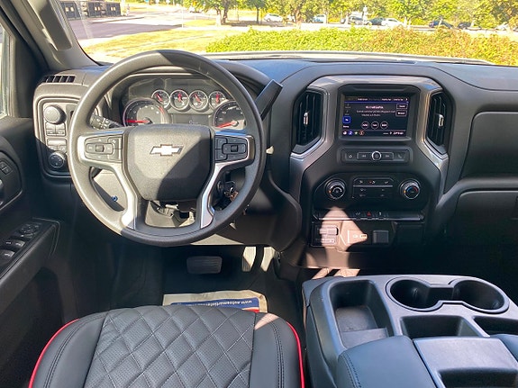 Chevrolet Silverado 1500 16 of 21