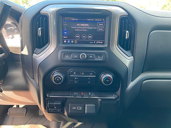 Chevrolet Silverado 1500 17 of 21