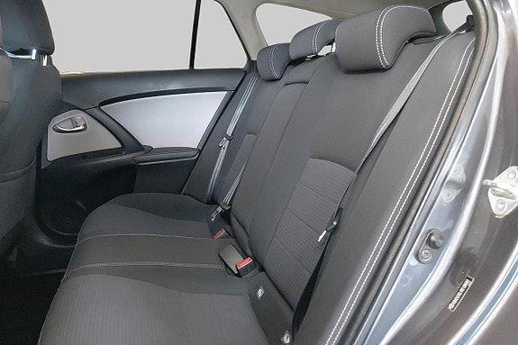 Toyota Avensis 7 of 10
