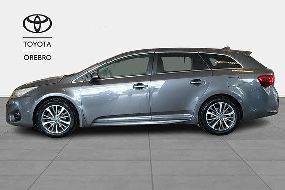 Toyota Avensis 2 of 10