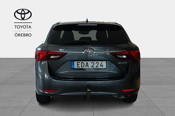 Toyota Avensis 4 of 10