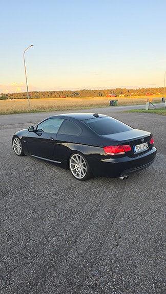 BMW 330i 4 of 6