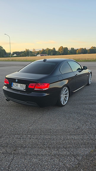 BMW 330i 3 of 6