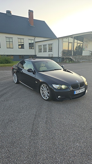 BMW 330i 2 of 6