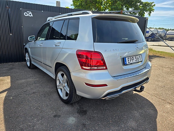 Mercedes-Benz GLK220 3 of 11